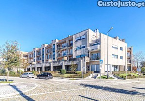 Apartamento T3 Com 3 Varandas E 2 Lugares De...