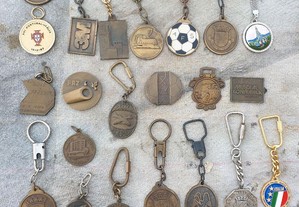 Porta chaves antigos diversos e medalhas com diversos PREÇOS