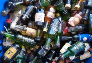 25 garrafas miniaturas licores