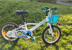 Bicicleta de criança BTwin Inuit 100 + rodas de aprendizagem + cesto