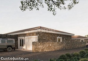 Moradia Com Jardim Para Recuperar, Rebordosa