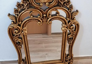 espelho com madeira talhada