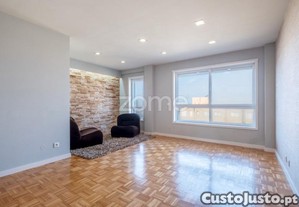 Apartamento T3 Renovado Em Pedrouços, Maia