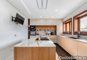 Moradia T3+1 Independente Em Loureiro, Oliveira...