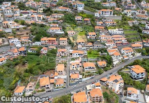 Terreno no monte com vista mar