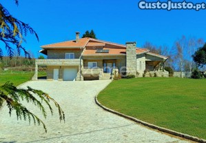 Moradia Em Pedra T4 Com Terreno, No Barracão,...