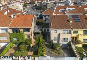 Moradiat4 + Escritório+Salão E Garagem 3 Viaturas