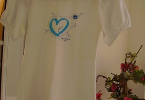 T-Shirt Branca com coração azul - Tamanho S