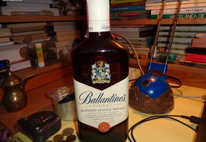 Garrafa Whisky Ballantines