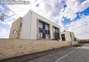 Apartamento T2+1 Duplex Em Cond. Fechado Com...