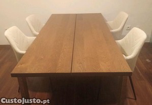 Mesa de sala com cadeiras