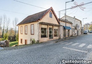 Loja Para Restauro Com Potencial Habitacional...