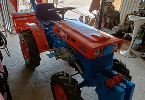 Tractor Kubota B6000 com alfaias