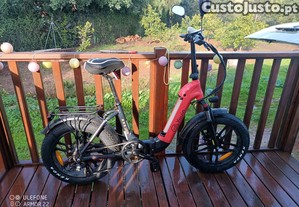 Bicicleta electrica com rodas grossas