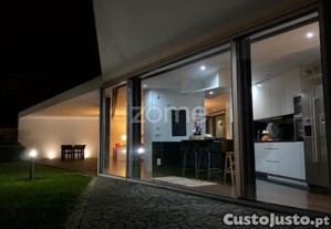 Moradia T4 Com Jardim, Piscina E Vistas Mar Em...
