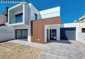 Casa / Villa T4 em Silveira de 211,00 m²
