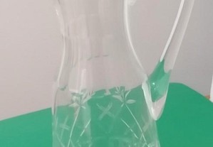 Caneca jarro em vidro incolor lapidado
