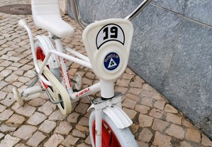 Bicicleta de criança Sá e Portela.