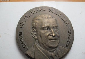 Medalha DR.Oliveira Salazar MCMLXVIII Ultramar Também é Portugal