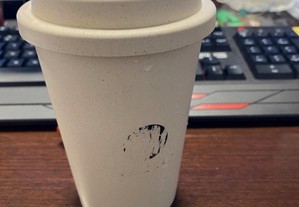 copo de plástico para café beje