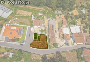 Moradia para Restauro com Projeto Aprovado   2 Apartamentos T2 em Oliveira - Barcelos