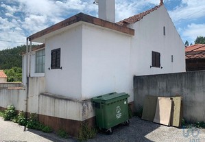 Casa de aldeia T3 em Leiria de 1202,00 m²