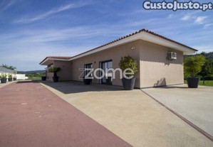 Moradia Individual Térrea No Centro Da Vila De...