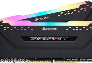 32GB RAM DDR4 Corsair Vengeance RGB Pro 3200MHz (4x8GB)