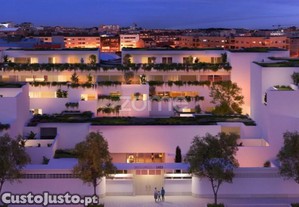 Apartamento T4 - Brito Capelo 1023