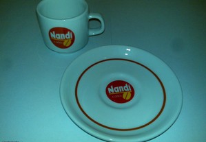 chávena de café nandi (com símbolo vermelho)