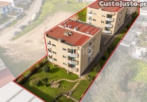 T2 Com Varanda, Garagem E Arrumos|Condominio...