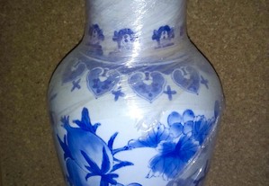 jarrão chinês azul e branco c/frutas 40cm
