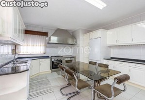 Moradia T3 Em Grijó Com 2.531 M² De Terreno E...