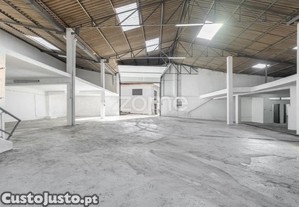 Armazém Junto À A41 Em Mozelos, Santa Maria Da...