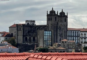 [P-00698] Prédio Zona Histórica Porto - Clérigos