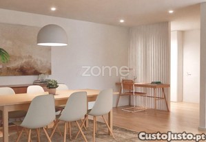 Apartamento T2 Com Varanda, Garagem E Arrumo -...