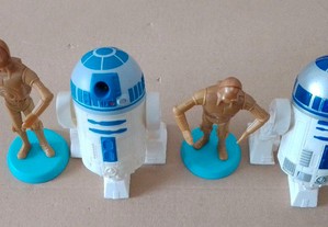 Bonecos R2-D2 e C3-PO do filme "Star Wars"