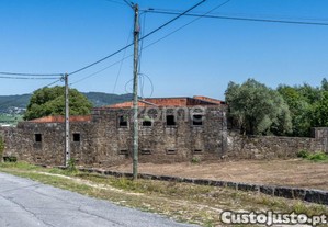 Moradia Centenária T4 Em Midões, Barcelos.