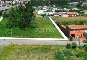 Terreno Com 4.810 M2 Em Paramos (Espinho)