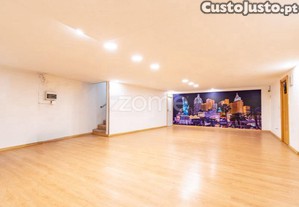 Loja Em Leça Do Balio, Matosinhos