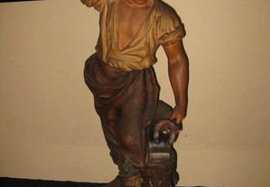 Antiga escultura estatueta ferreiro em barro ass L. Vergnano s/19
