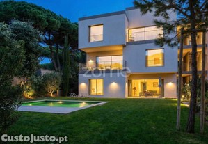 Villa De Luxo Com Piscina Em Condomínio Na...