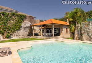 Moradia Individual T6 Com 4 Suites E Piscina Em...