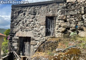 Moradia Em Ruinas T5 Em Terreno De 269 M2, Em...