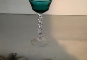copo de licor azul