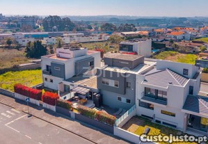 Moradia T3 Com Piscina