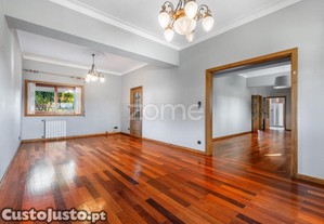 Quinta Com Duas Moradias Independentes A 1Km De...