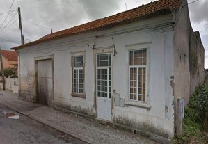 Metade de prédio Urbano - Rua de Aveiro Nº 31, Quintãs