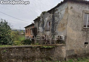 Moradia para restauro, com terreno em s. mamede do coronado - trofa