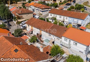 Moradia T7 Com Logradouro Para Recuperar Em...